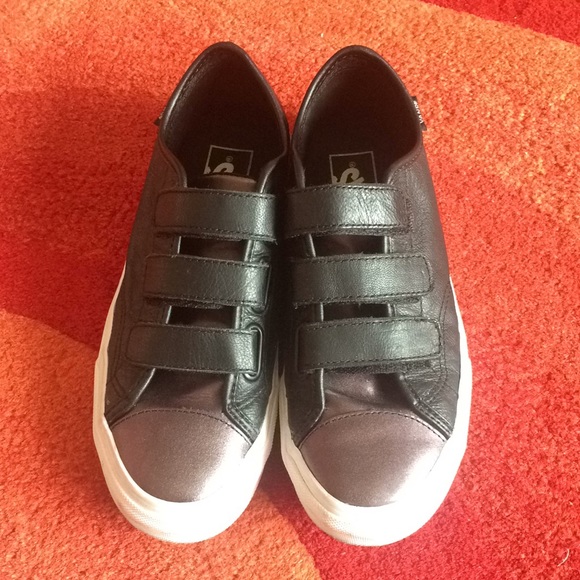 vans style 23 v black